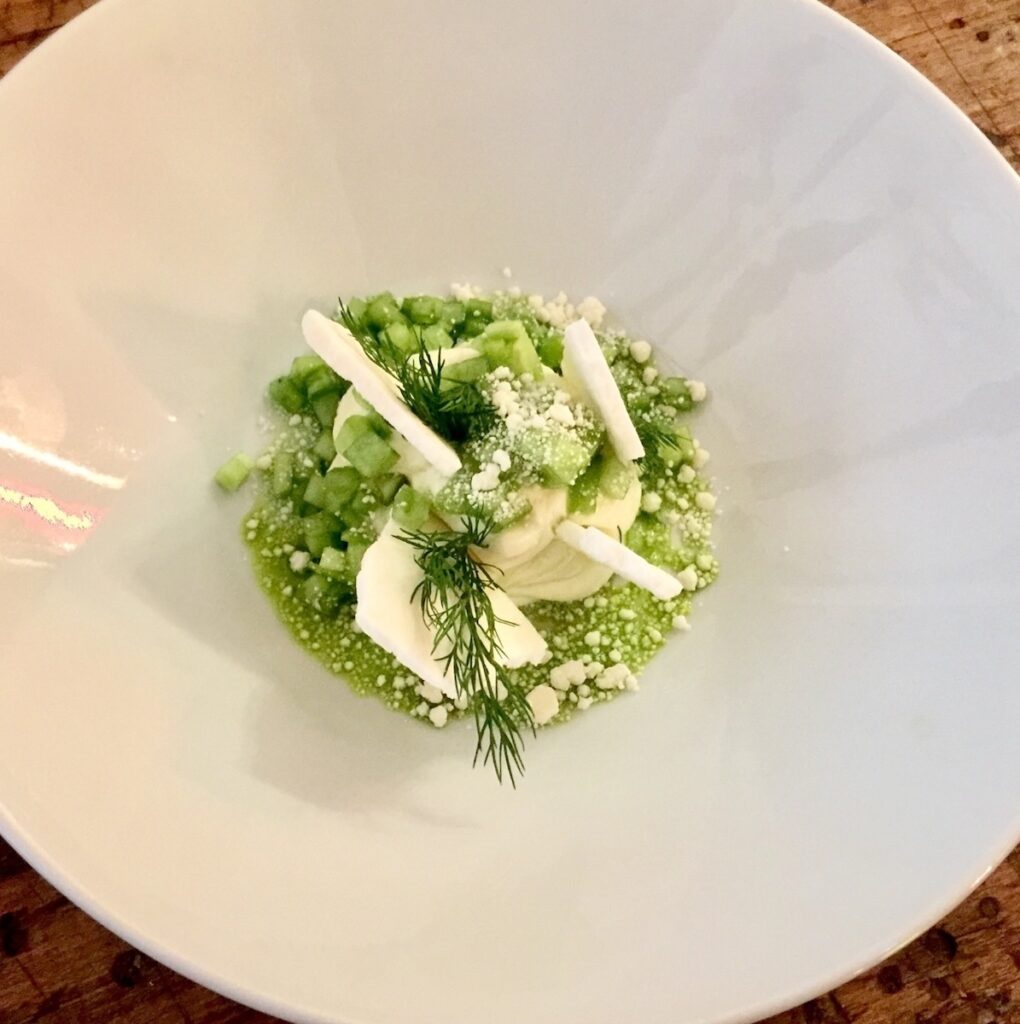 Dessert maison concombre chocolat blanc au restaurant CO à Paris 18